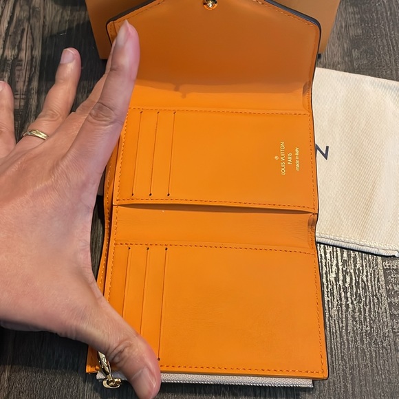 EUC Louis Vuitton Grained calfskin Pont Neuf Trifold Compact wallet Gris - Picture 4 of 17